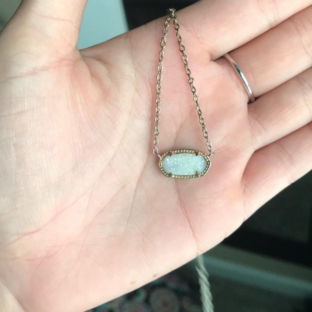 Kendra Scott necklace